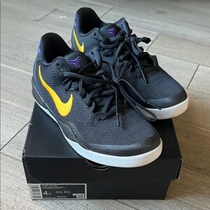 Nike KOBE Vlll GS (Black/university Gold/Black) BOYS SIZE 4 **Like New**